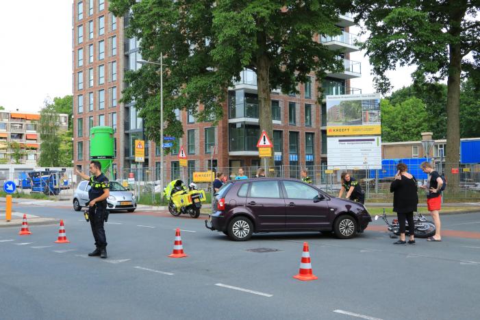 Motorrijder gewond na botsing met auto