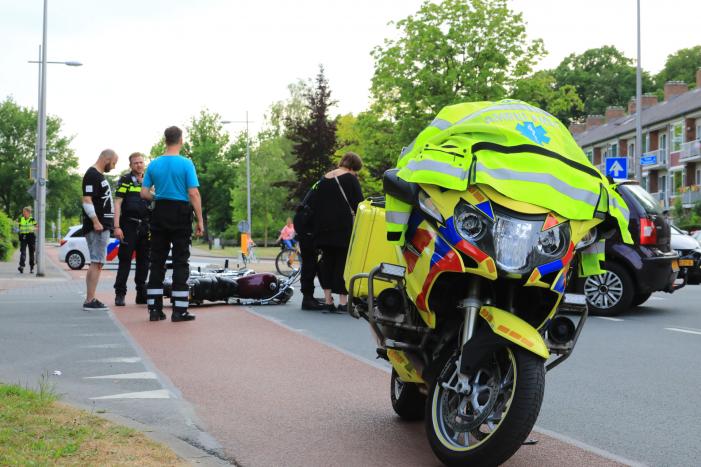 Motorrijder gewond na botsing met auto