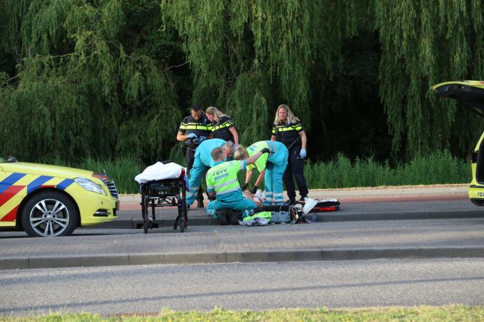 Fietser hard onderuit