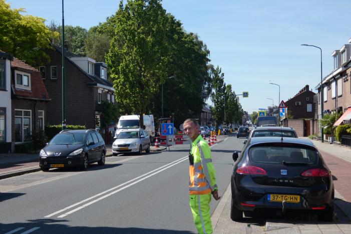 Weg afgesloten door herstelwerkzaamheden gesprongen waterleiding