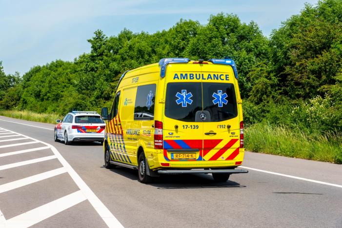 Motorrijder zwaargewond na eenzijdig ongeval
