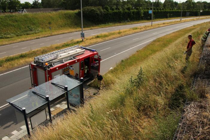 Brand op geluidswal snel geblust
