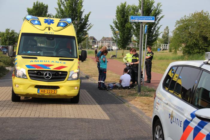 Gewonde bij aanrijding tussen scooter en fiets