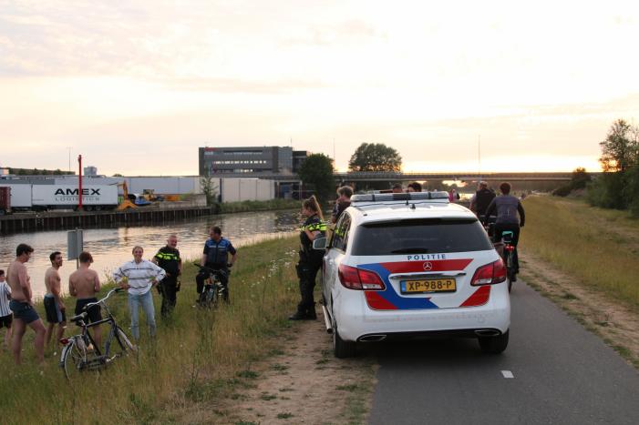 Persoon belandt te water