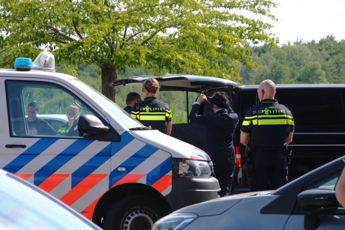 Overleden man in auto aangetroffen