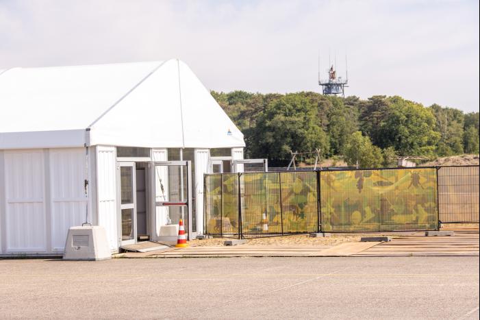 In de rij voor een coronatest bij Nationaal Militair Museum