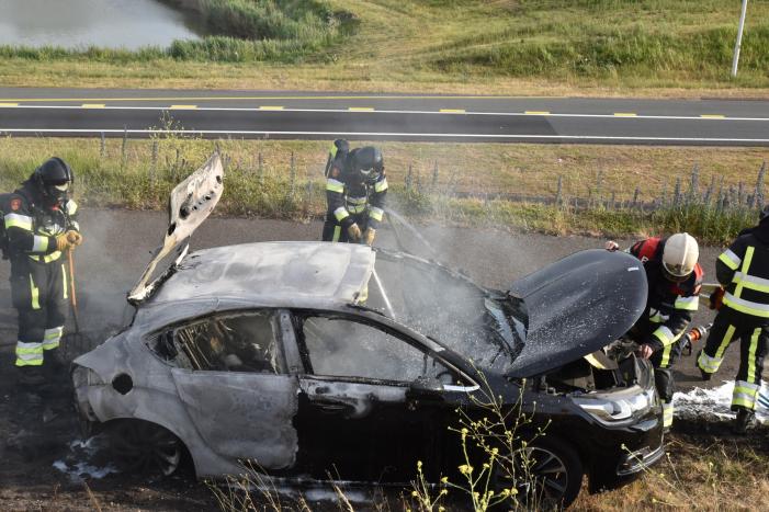 Auto verwoest door brand, vermoedelijk brandstichting