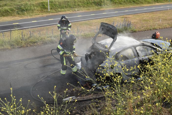Auto verwoest door brand, vermoedelijk brandstichting