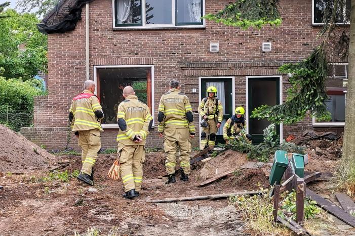Gasleiding geraakt bij graafwerkzaamheden in voortuin woning