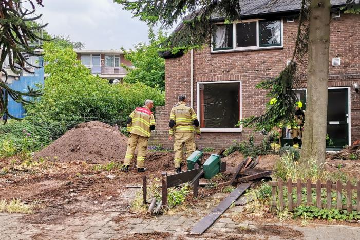 Gasleiding geraakt bij graafwerkzaamheden in voortuin woning