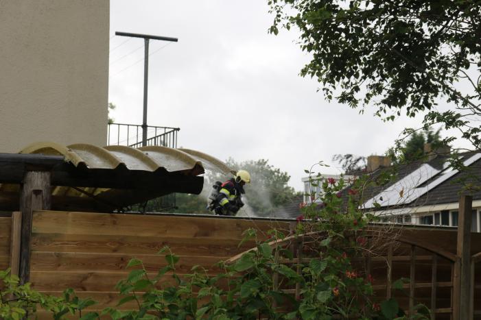Veel rook bij brand in schuur