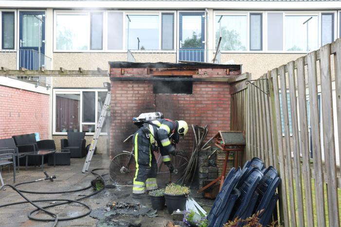 Veel rook bij brand in schuur