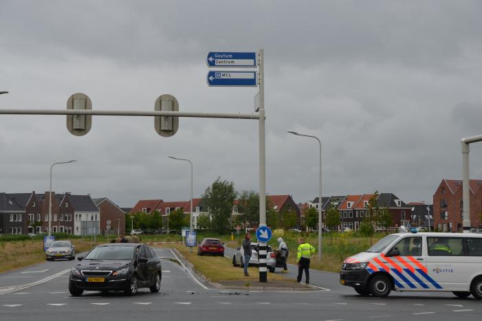 Veel schade bij botsing op kruising