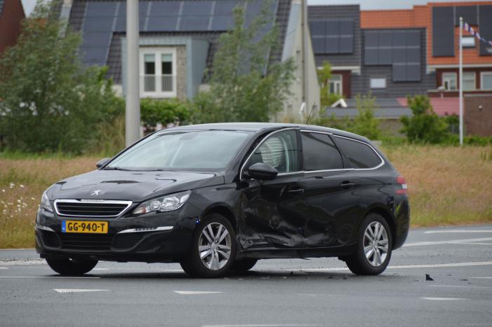 Veel schade bij botsing op kruising