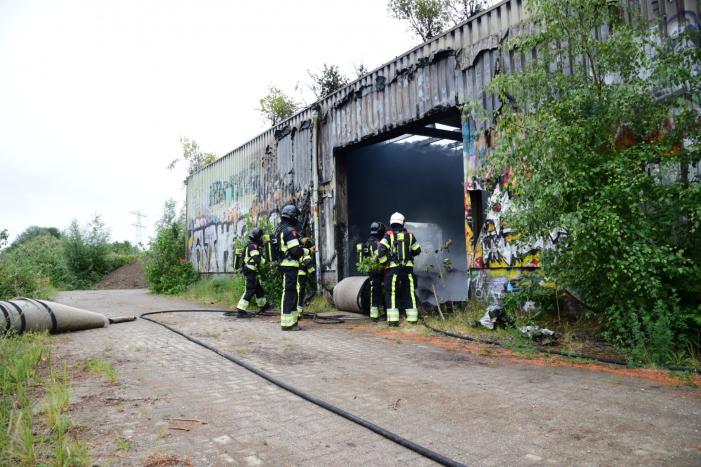 NL-Alert voor enorme rookontwikkeling bij brand in loods