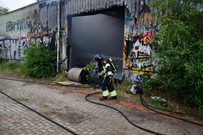 NL-Alert voor enorme rookontwikkeling bij brand in loods