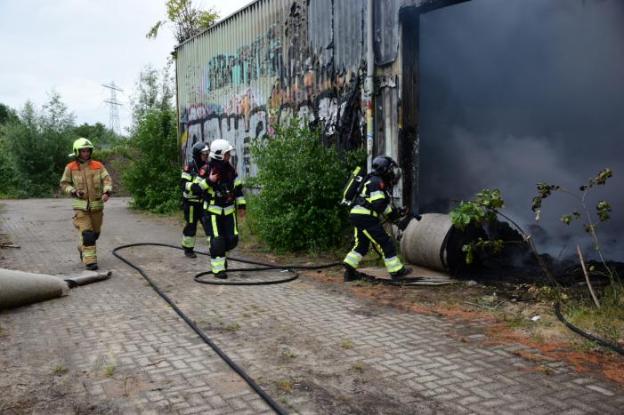 NL-Alert voor enorme rookontwikkeling bij brand in loods
