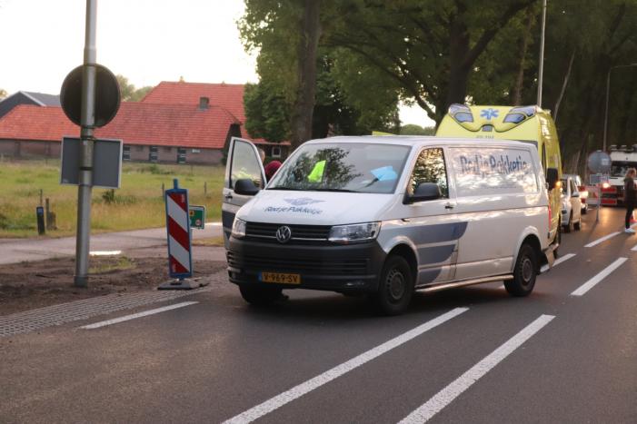 Personenauto knalt op bestelbus