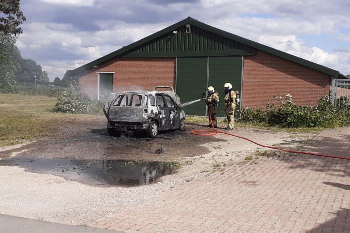 Auto volledig uitgebrand