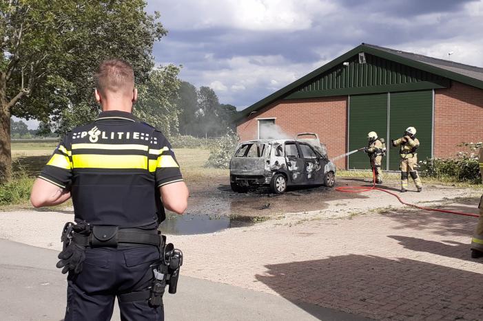 Auto volledig uitgebrand