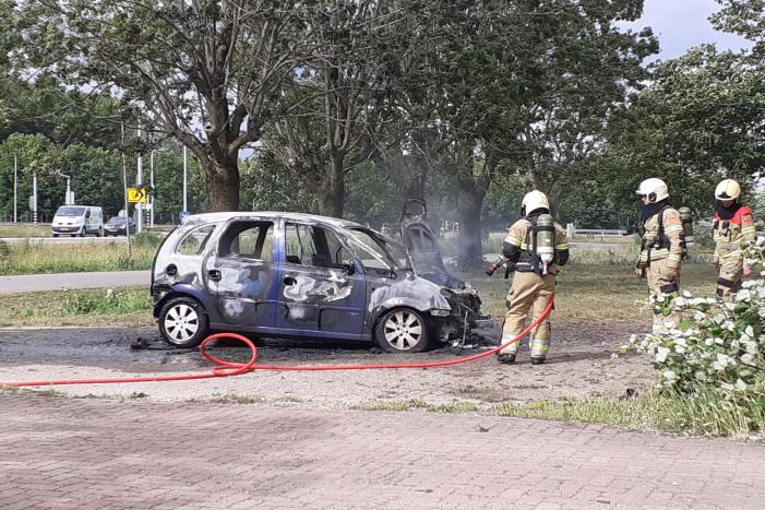Auto volledig uitgebrand