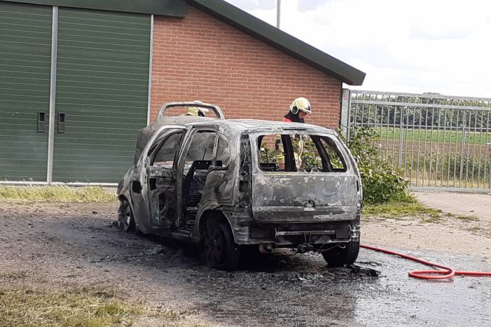 Auto volledig uitgebrand