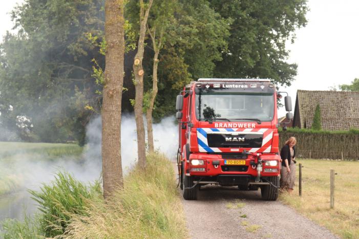 Veel rook bij bermbrand