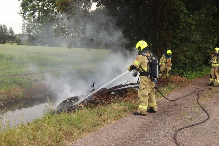 Veel rook bij bermbrand