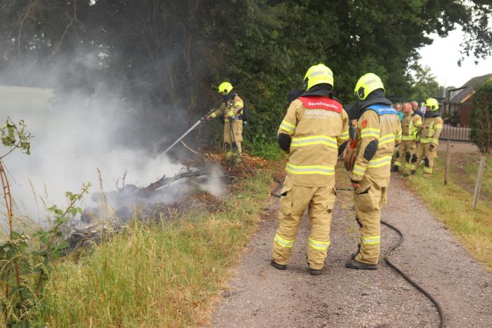 Veel rook bij bermbrand