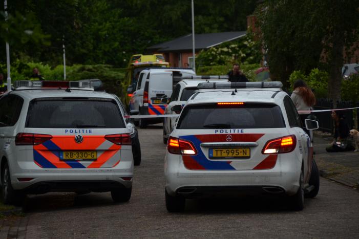 Straat afgezet na steekpartij, persoon overleden
