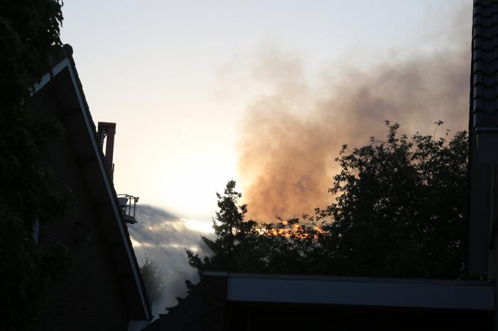 Uitslaande brand legt schuur in as
