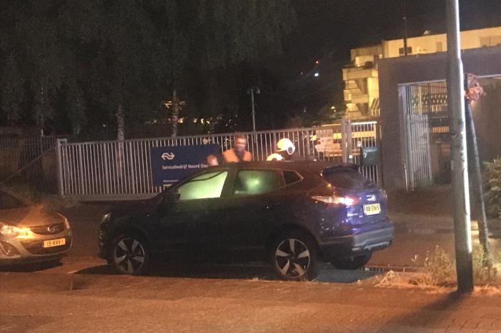 Interieur geparkeerde auto zwaar beschadigd bij brandstichting