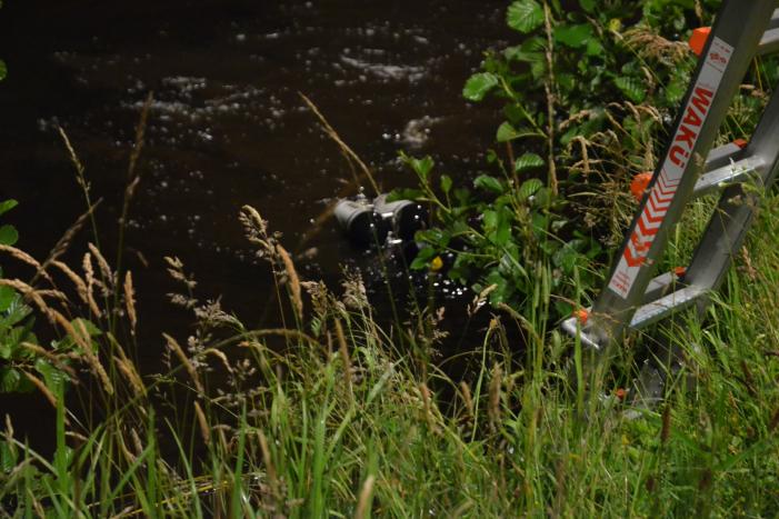 Zoekactie na aantreffen van een scooter in de sloot