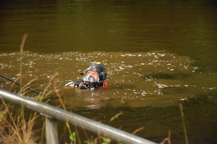 Zoekactie na aantreffen van een scooter in de sloot