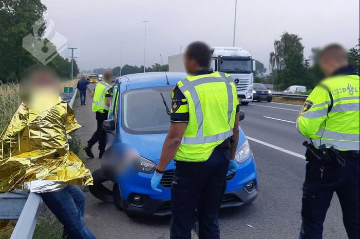 Bestuurder bestelbus verlies macht over het stuur door technisch mankement