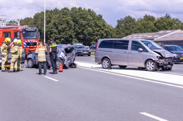 Flinke schade na kop-staart aanrijding