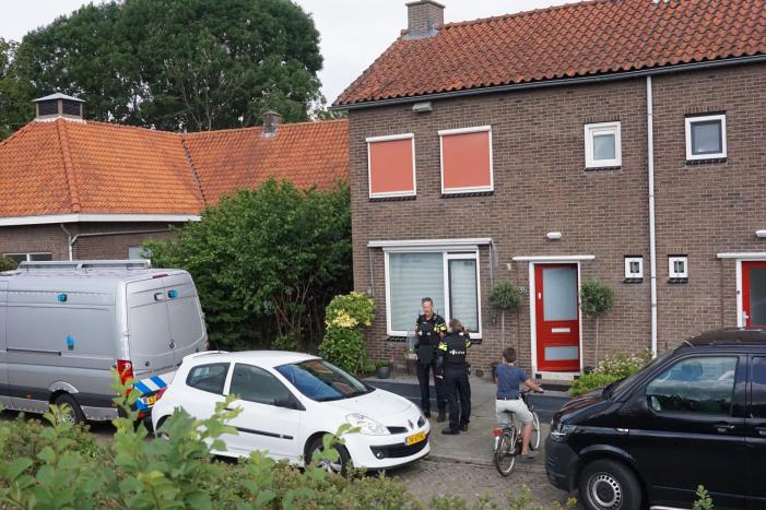 Politie en EOD doen onderzoek in woning