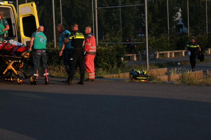 Persoon zwaargewond na incident op speelveld