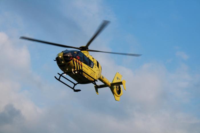 Persoon zwaargewond na incident op speelveld