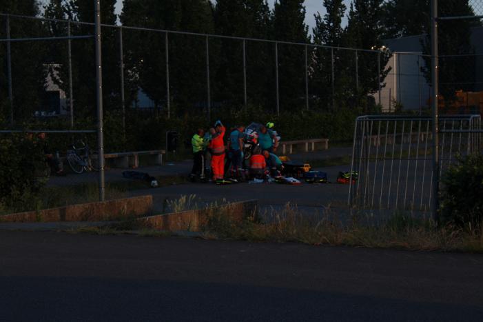 Persoon zwaargewond na incident op speelveld