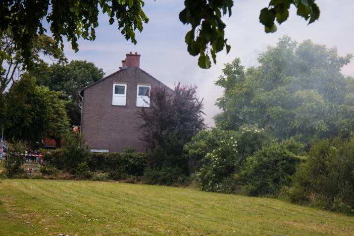 Katten gered bij brand in schuur en woning