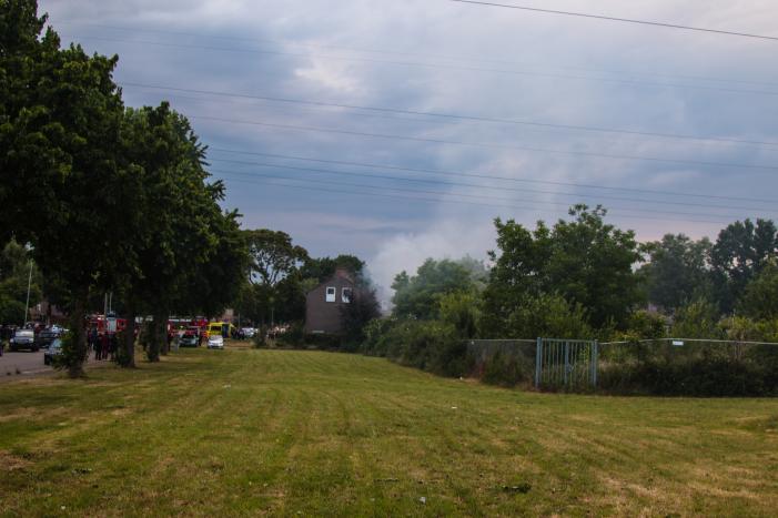 Katten gered bij brand in schuur en woning