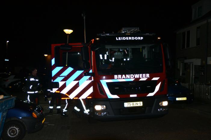 Brandweer haalt kat van het dak