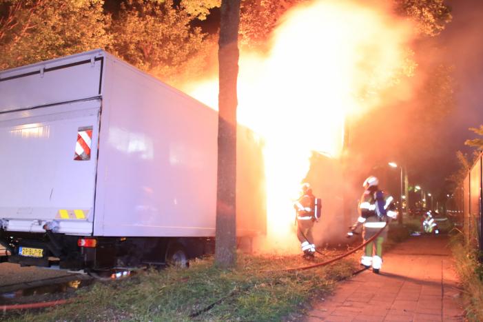 Twee vrachtwagens verwoest door brand