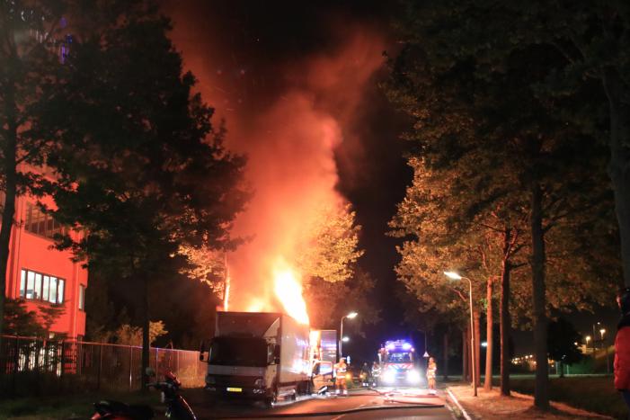 Twee vrachtwagens verwoest door brand