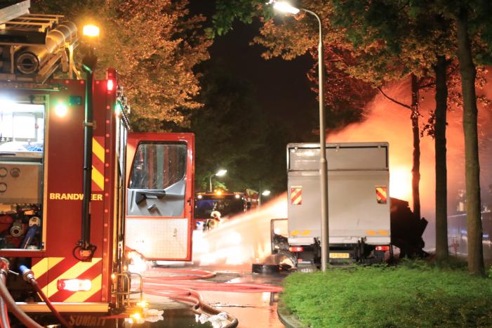 Twee vrachtwagens verwoest door brand