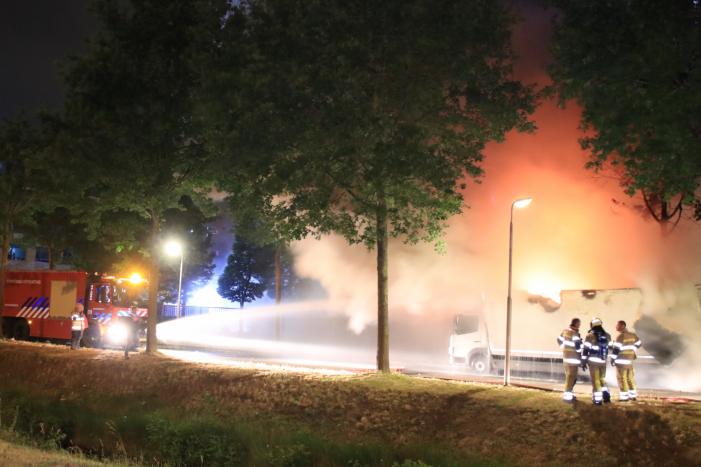 Twee vrachtwagens verwoest door brand
