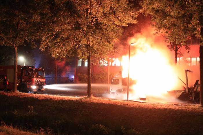 Twee vrachtwagens verwoest door brand