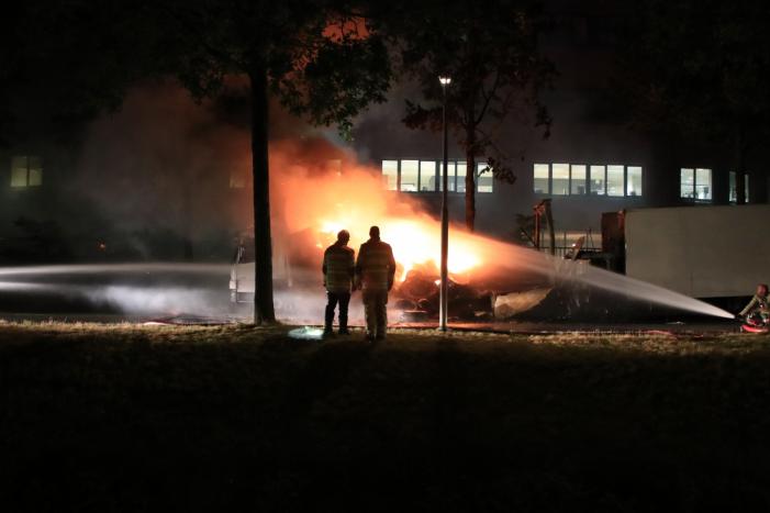 Twee vrachtwagens verwoest door brand
