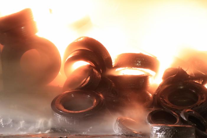 Twee vrachtwagens verwoest door brand